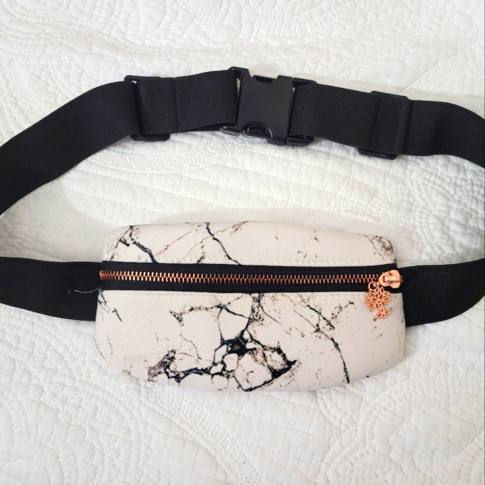 Woman's fanny pack